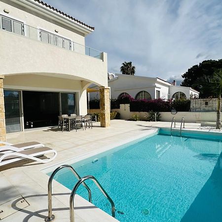 Coral Bay Beach Villa Paphos ภายนอก รูปภาพ