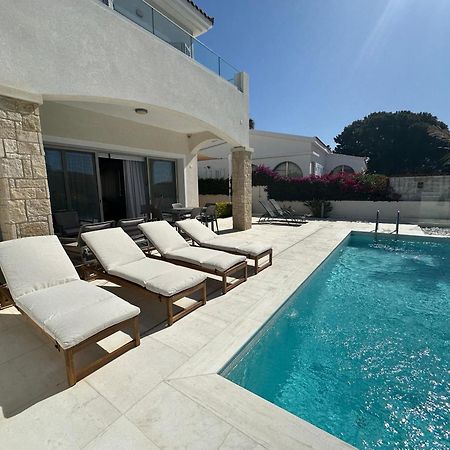 Coral Bay Beach Villa Paphos ภายนอก รูปภาพ