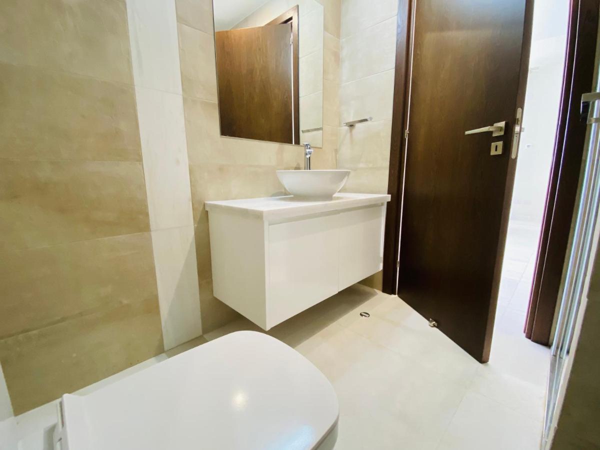 Coral Bay Beach Villa Paphos ภายนอก รูปภาพ