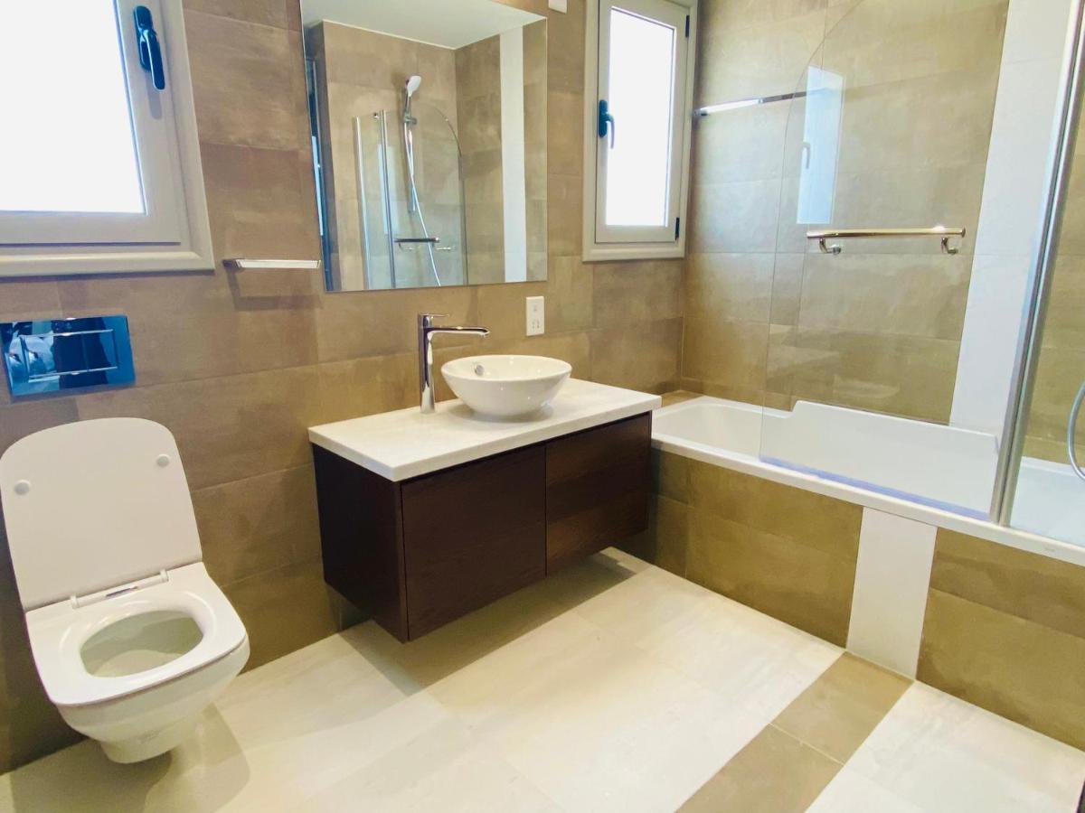 Coral Bay Beach Villa Paphos ภายนอก รูปภาพ