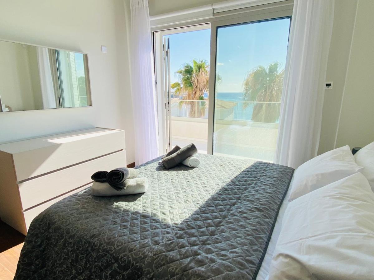 Coral Bay Beach Villa Paphos ภายนอก รูปภาพ