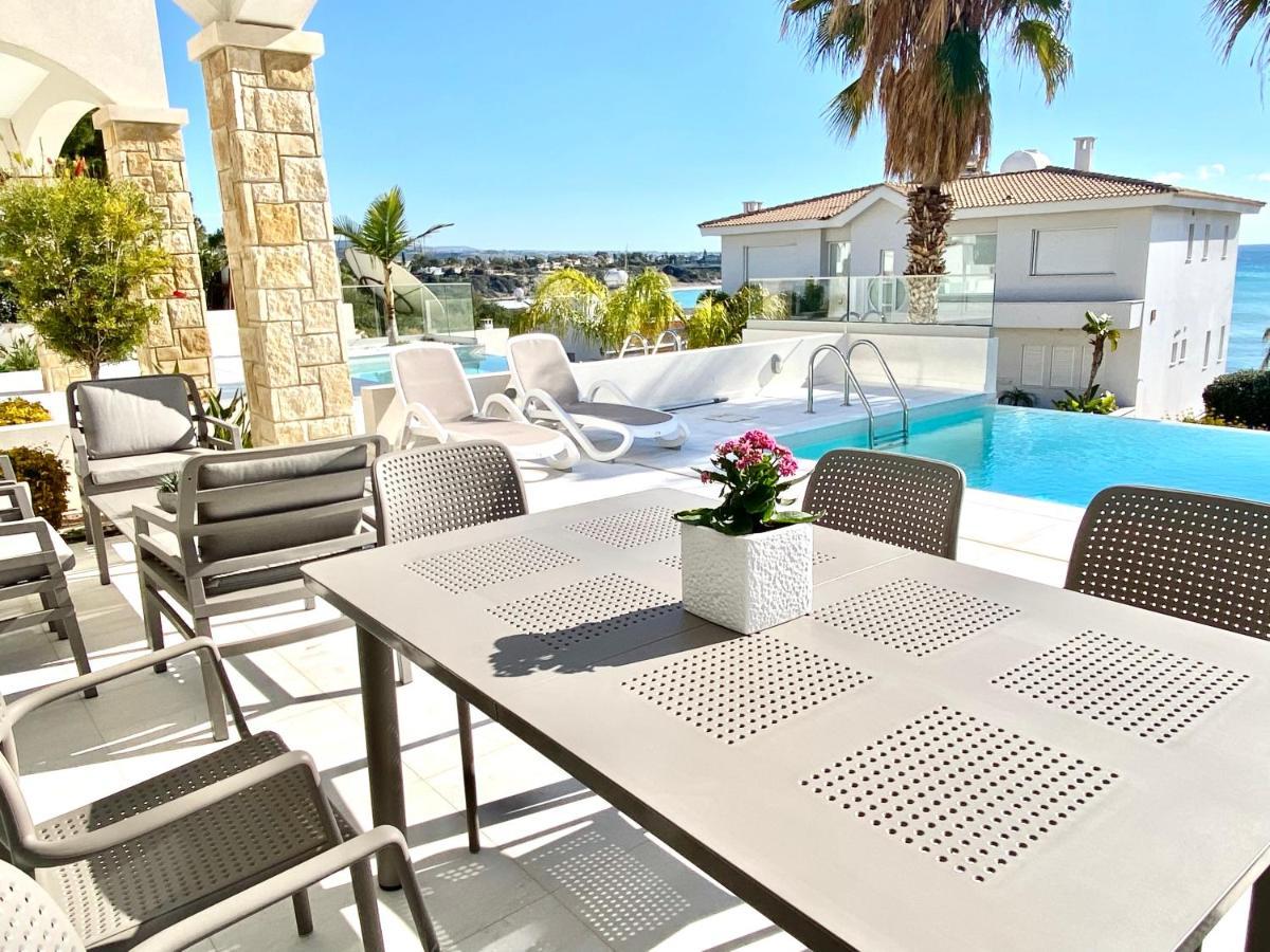 Coral Bay Beach Villa Paphos ภายนอก รูปภาพ