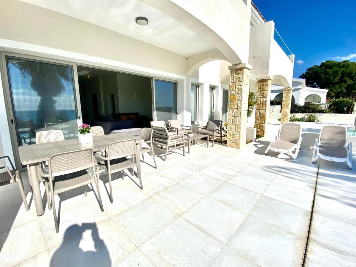 Coral Bay Beach Villa Paphos ภายนอก รูปภาพ