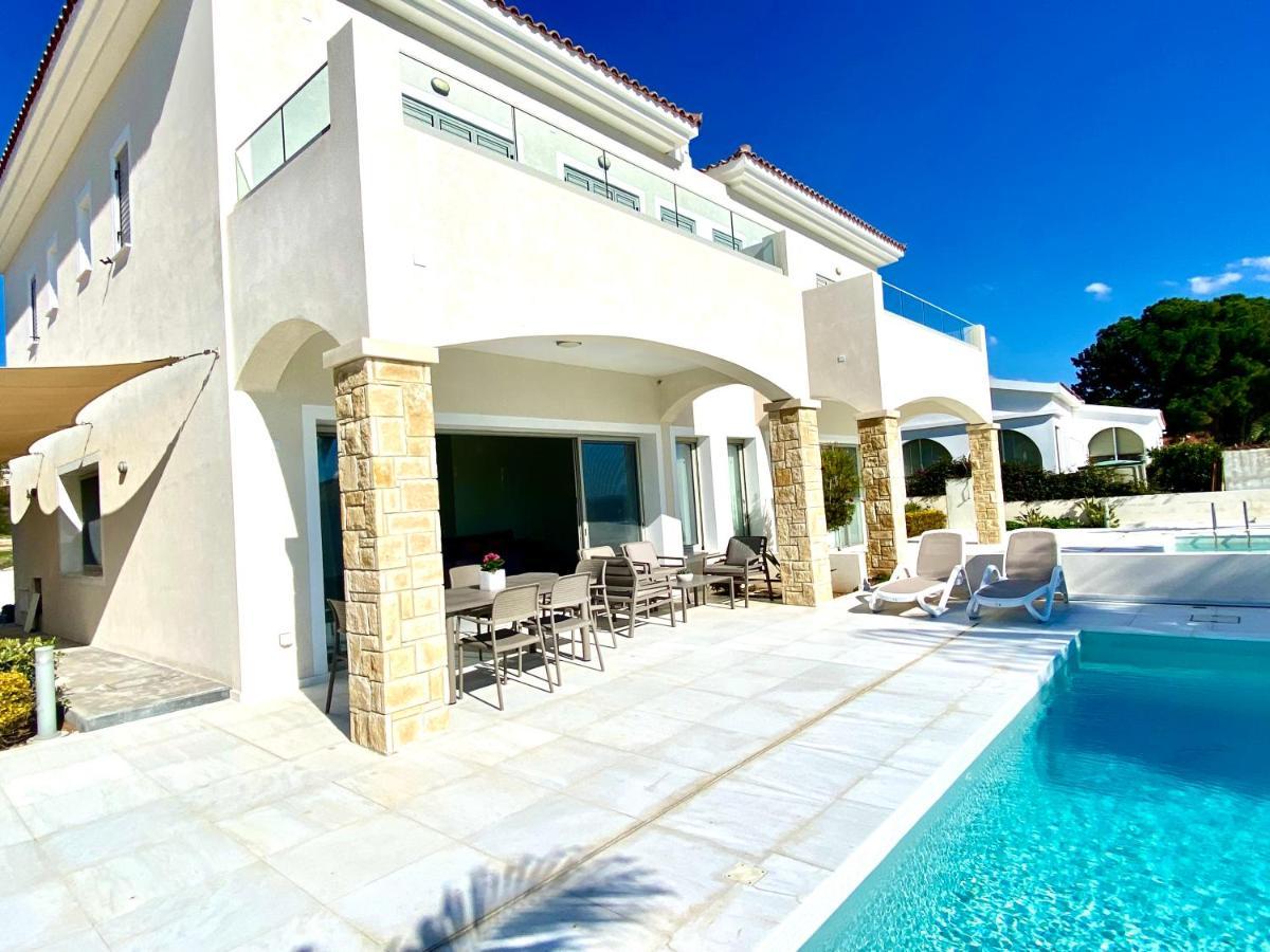 Coral Bay Beach Villa Paphos ภายนอก รูปภาพ