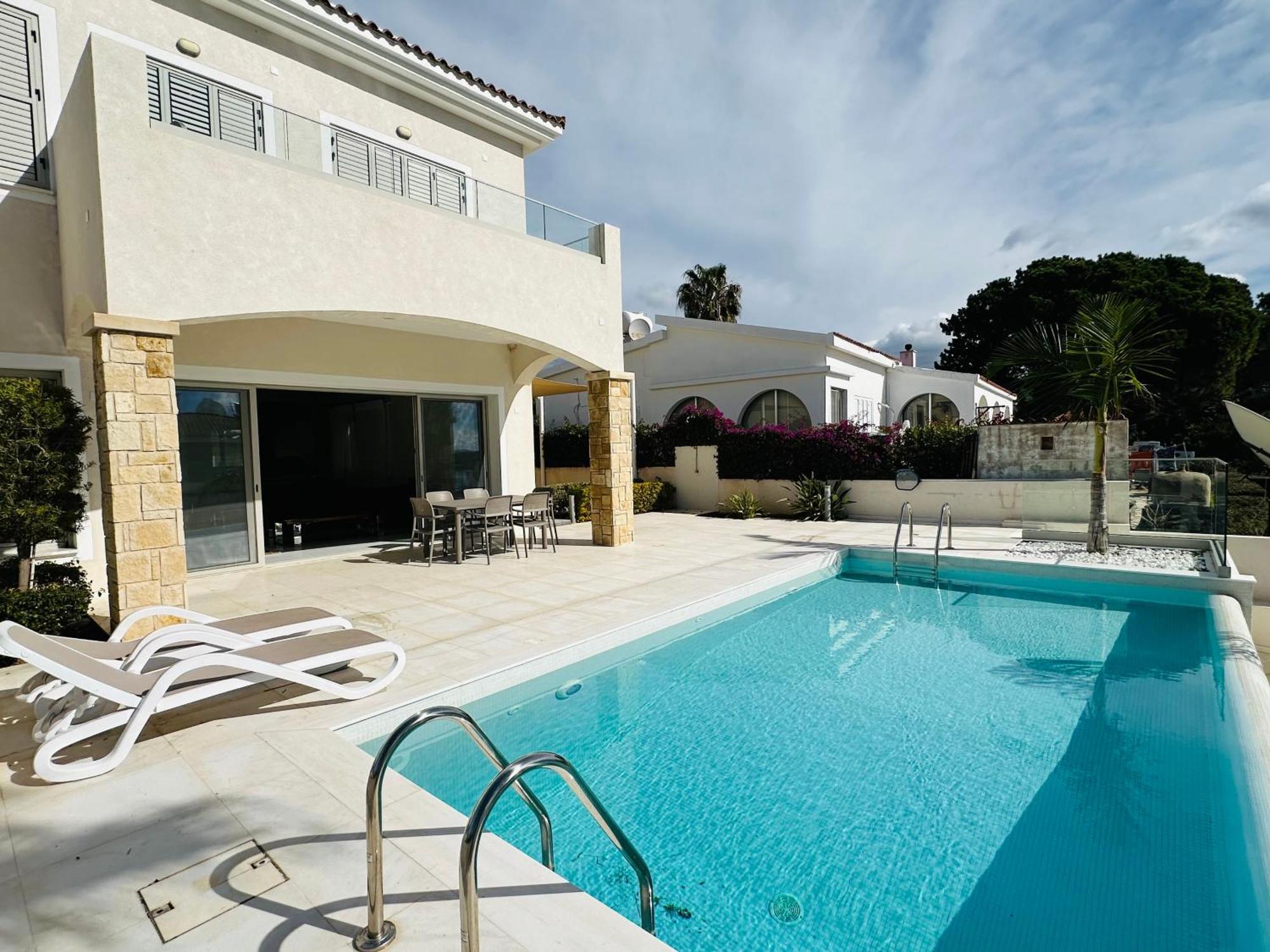 Coral Bay Beach Villa Paphos ภายนอก รูปภาพ