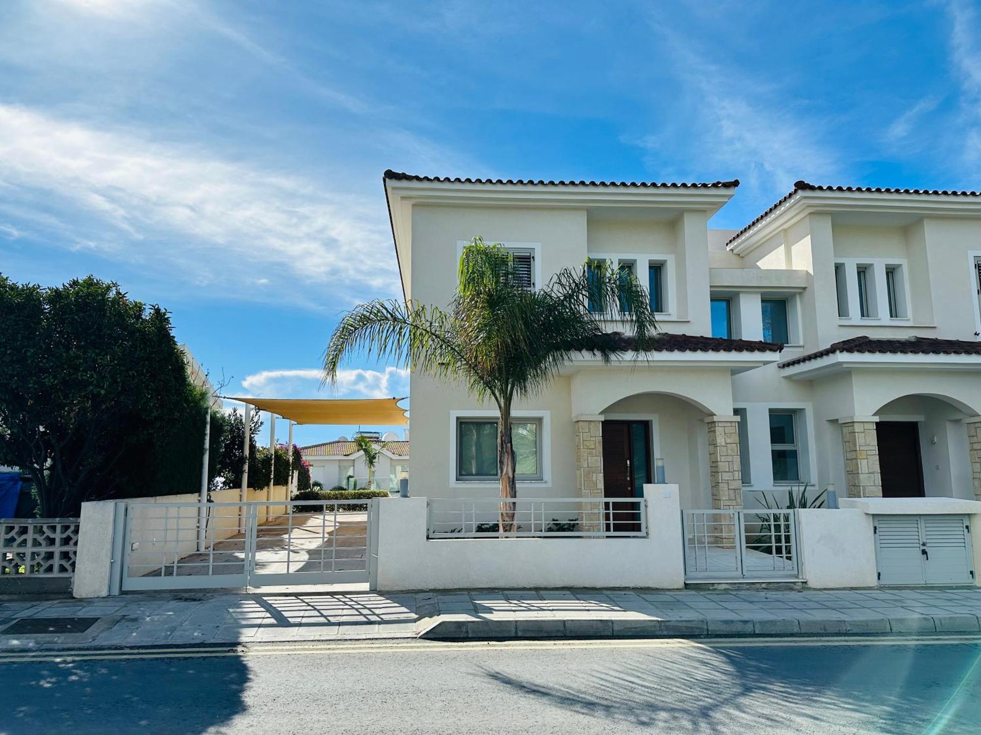 Coral Bay Beach Villa Paphos ภายนอก รูปภาพ