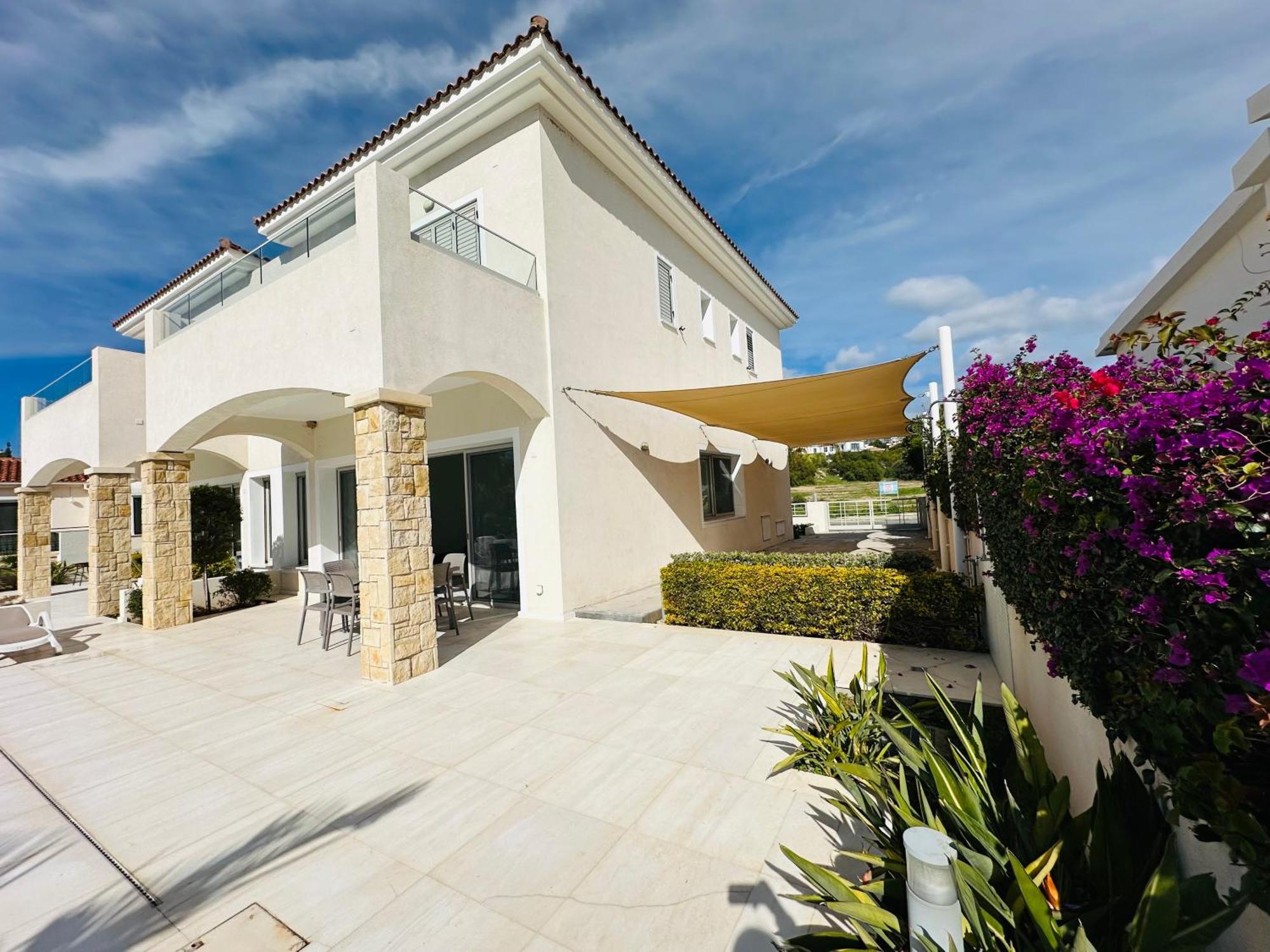 Coral Bay Beach Villa Paphos ภายนอก รูปภาพ