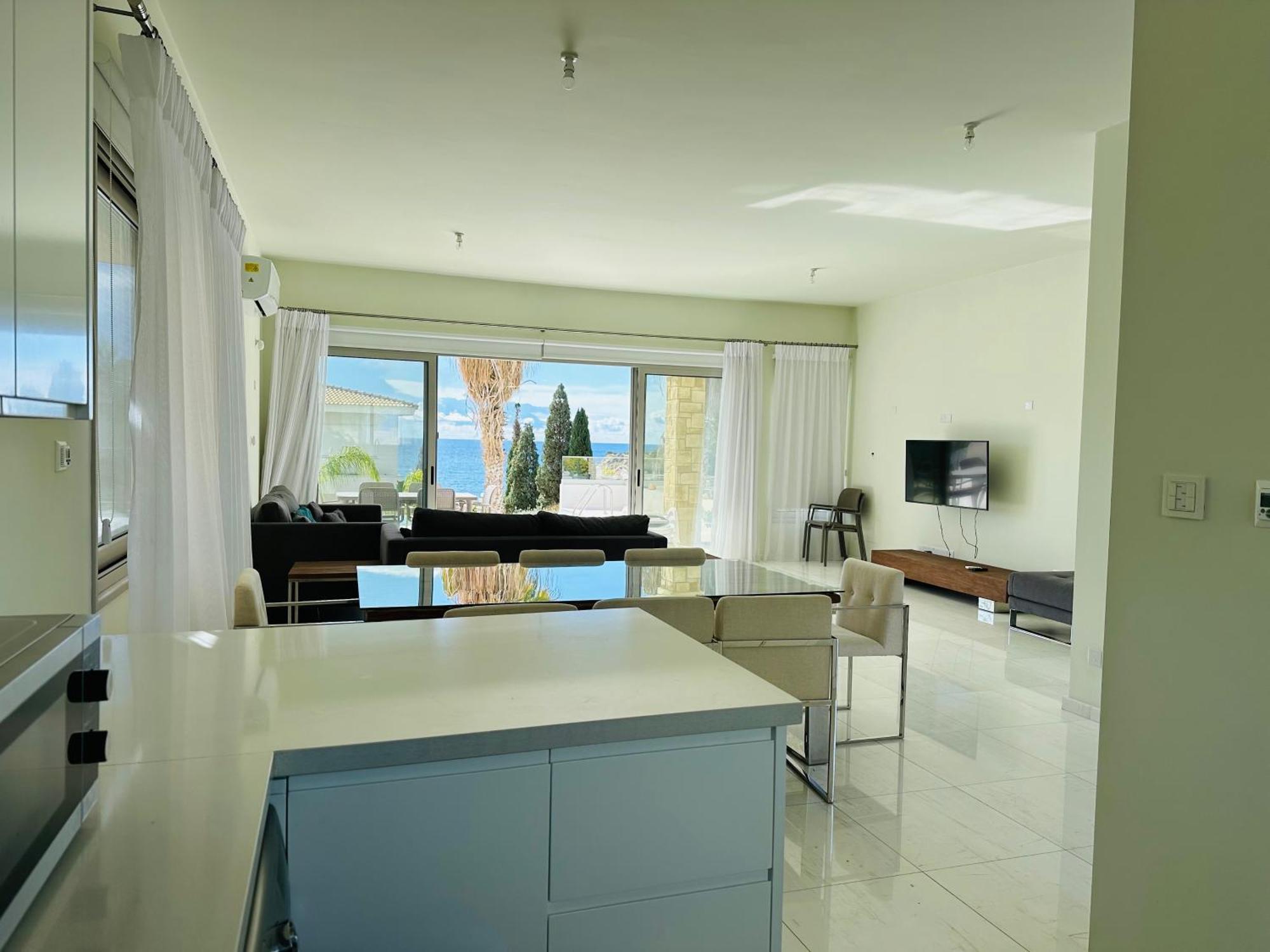 Coral Bay Beach Villa Paphos ภายนอก รูปภาพ