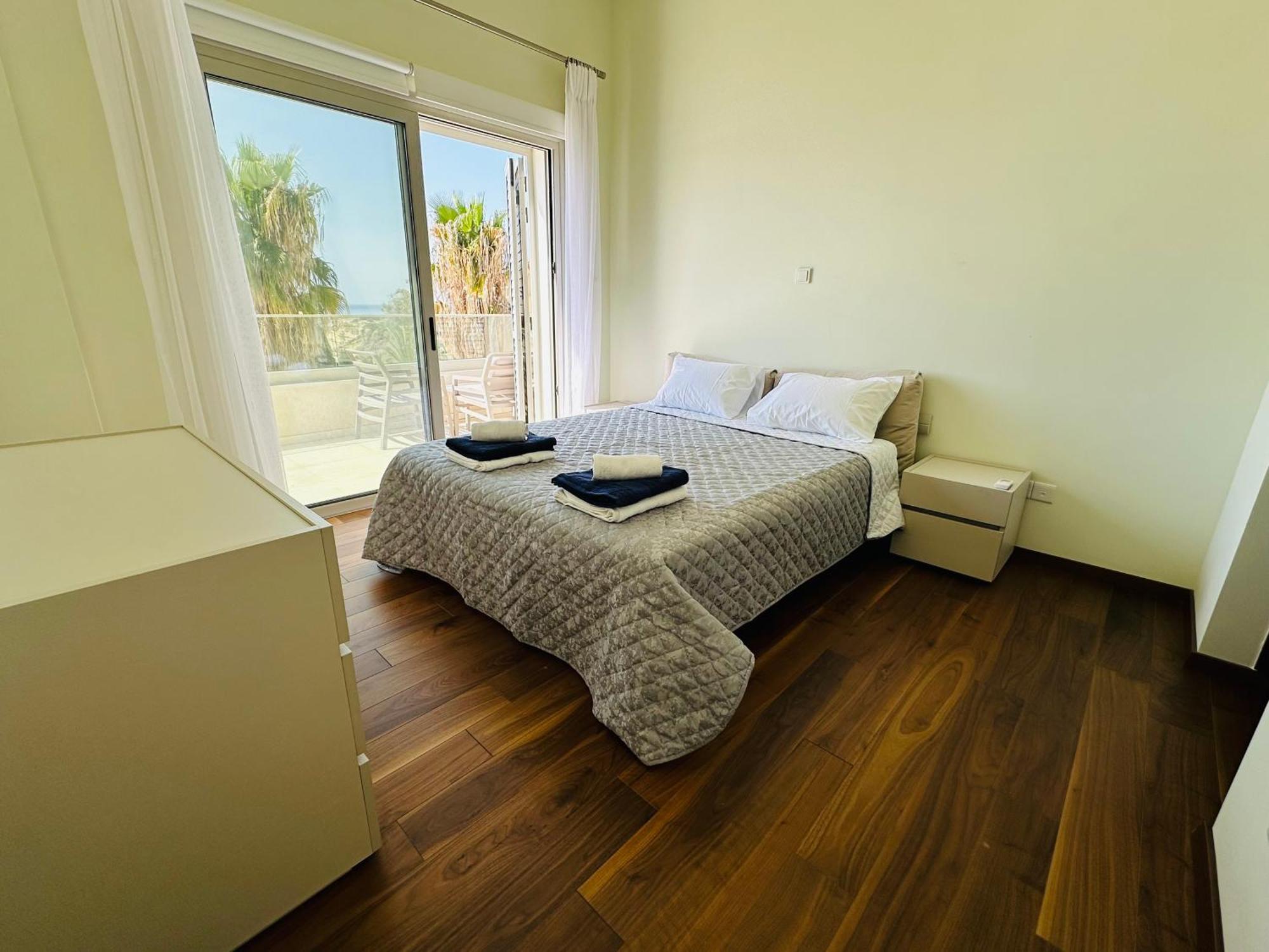 Coral Bay Beach Villa Paphos ภายนอก รูปภาพ